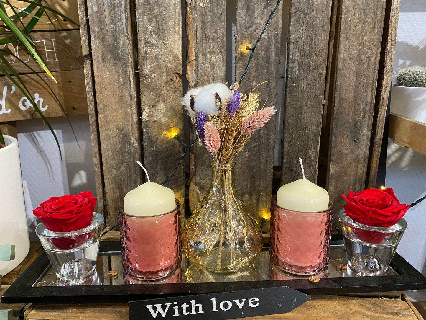 Ensemble deux roses éternelles bouquet fleurs séchées et bougies