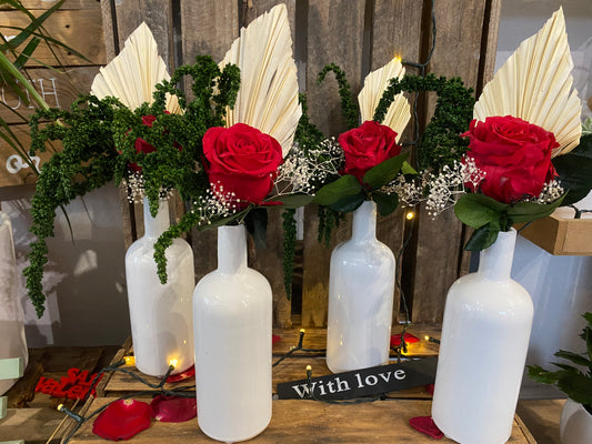 Composition vase rose éternelle Amaranthe et gypsophile stabilisé
